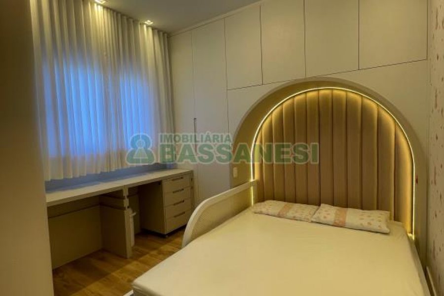 Apartamento com 110m², 3 dormitórios, 2 vagas, no bairro Madureira em Caxias do Sul para Comprar