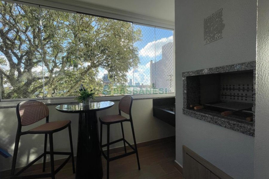 Apartamento com 110m², 3 dormitórios, 2 vagas, no bairro Madureira em Caxias do Sul para Comprar