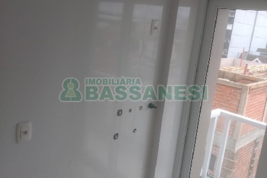 Apartamento com 110m², 3 dormitórios, 2 vagas, no bairro Madureira em Caxias do Sul para Comprar