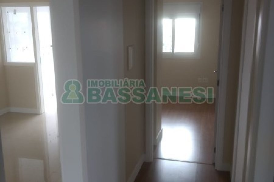 Apartamento com 110m², 3 dormitórios, 2 vagas, no bairro Madureira em Caxias do Sul para Comprar