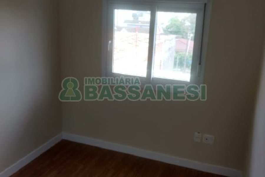 Apartamento com 110m², 3 dormitórios, 2 vagas, no bairro Madureira em Caxias do Sul para Comprar