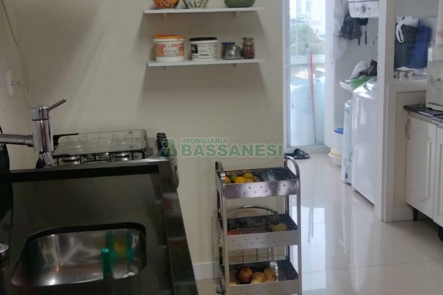 Apartamento com 108m², 3 dormitórios, 2 vagas, no bairro Madureira em Caxias do Sul para Comprar
