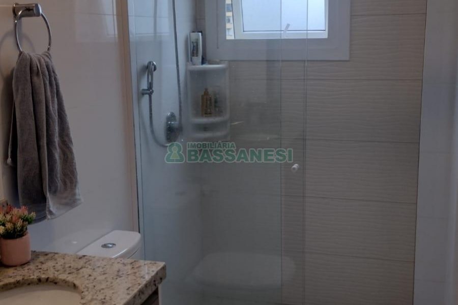 Apartamento com 108m², 3 dormitórios, 2 vagas, no bairro Madureira em Caxias do Sul para Comprar