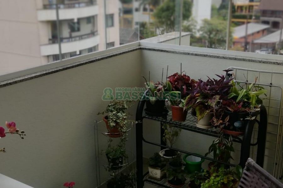 Apartamento com 108m², 3 dormitórios, 2 vagas, no bairro Madureira em Caxias do Sul para Comprar