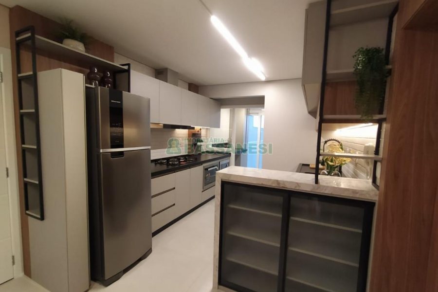 Apartamento com 108m², 3 dormitórios, 2 vagas, no bairro Madureira em Caxias do Sul para Comprar