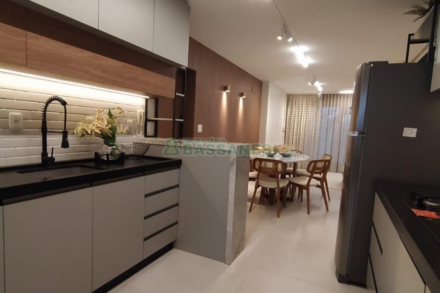 Apartamento com 108m², 3 dormitórios, 2 vagas, no bairro Madureira em Caxias do Sul para Comprar