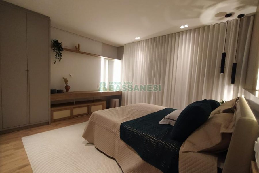 Apartamento com 108m², 3 dormitórios, 2 vagas, no bairro Madureira em Caxias do Sul para Comprar