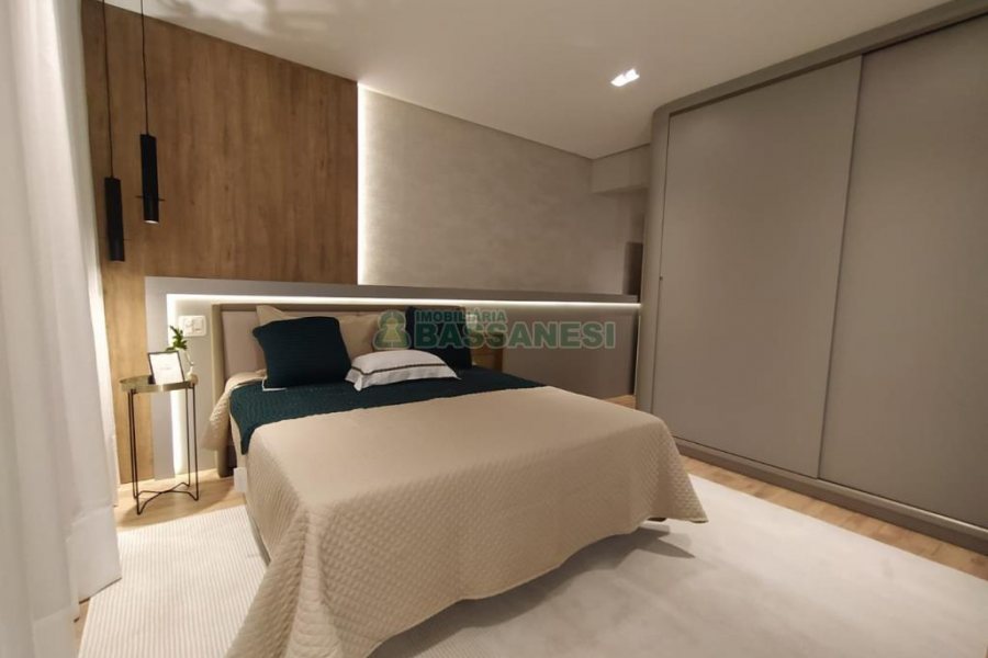 Apartamento com 108m², 3 dormitórios, 2 vagas, no bairro Madureira em Caxias do Sul para Comprar