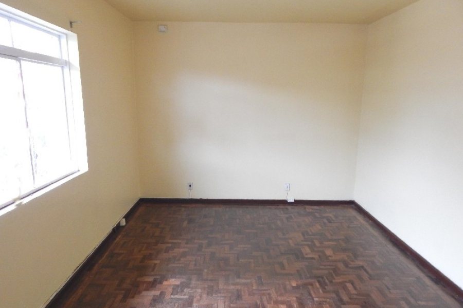 Casa com 111m², 4 dormitórios, no bairro Pio X em Caxias do Sul para Comprar
