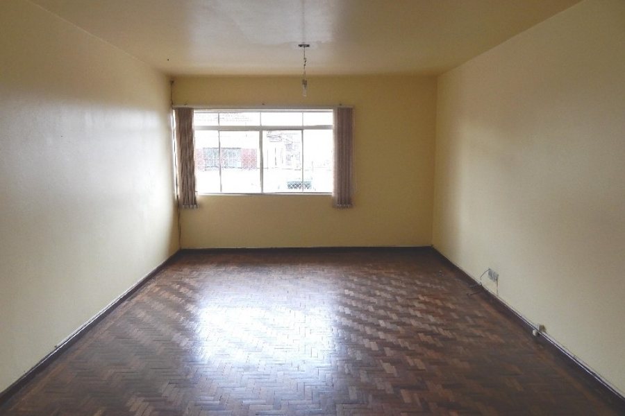 Casa com 111m², 4 dormitórios, no bairro Pio X em Caxias do Sul para Comprar