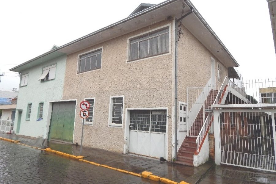 Casa com 111m², 4 dormitórios, no bairro Pio X em Caxias do Sul para Comprar