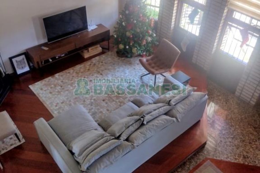 Casa com 892m², 7 dormitórios, 4 vagas, no bairro Petrópolis em Caxias do Sul para Alugar ou Comprar