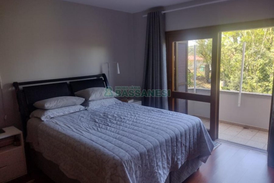 Casa com 892m², 7 dormitórios, 4 vagas, no bairro Petrópolis em Caxias do Sul para Alugar ou Comprar