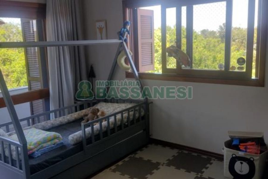Casa com 892m², 7 dormitórios, 4 vagas, no bairro Petrópolis em Caxias do Sul para Alugar ou Comprar