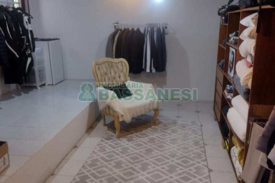 Casa com 892m², 7 dormitórios, 4 vagas, no bairro Petrópolis em Caxias do Sul para Alugar ou Comprar