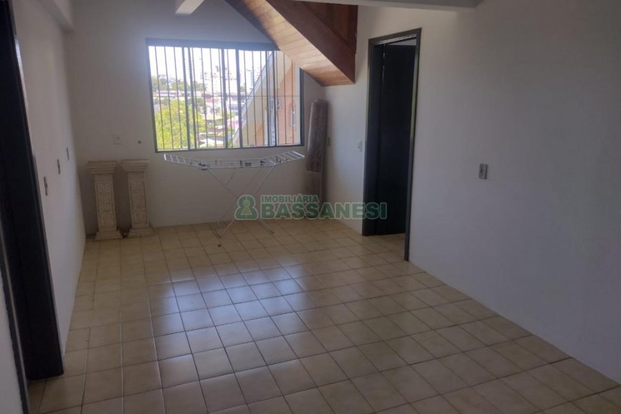 Casa com 892m², 7 dormitórios, 4 vagas, no bairro Petrópolis em Caxias do Sul para Alugar ou Comprar