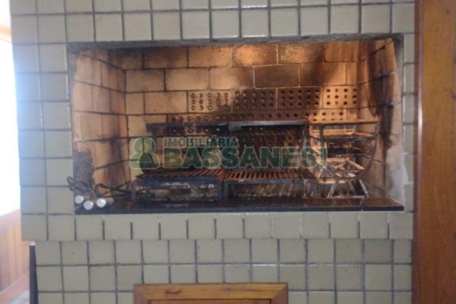 Casa com 892m², 7 dormitórios, 4 vagas, no bairro Petrópolis em Caxias do Sul para Alugar ou Comprar