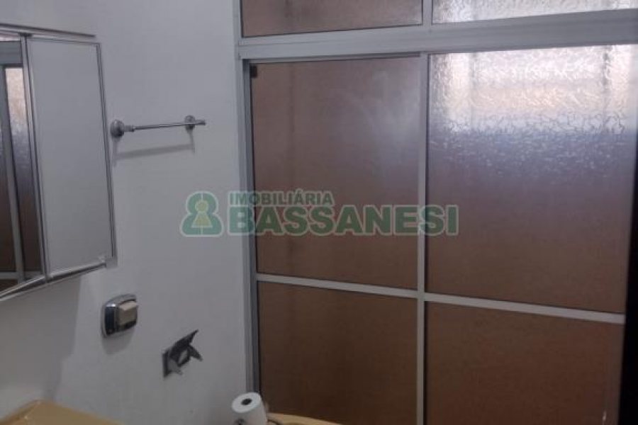 Casa com 892m², 7 dormitórios, 4 vagas, no bairro Petrópolis em Caxias do Sul para Alugar ou Comprar