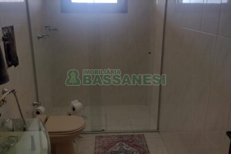 Casa com 892m², 7 dormitórios, 4 vagas, no bairro Petrópolis em Caxias do Sul para Alugar ou Comprar