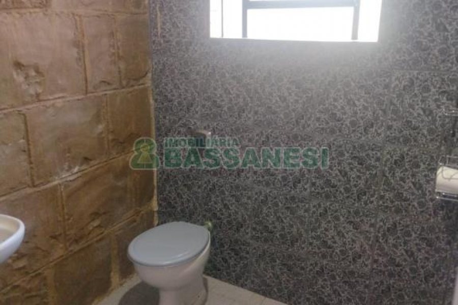 Casa com 892m², 7 dormitórios, 4 vagas, no bairro Petrópolis em Caxias do Sul para Alugar ou Comprar