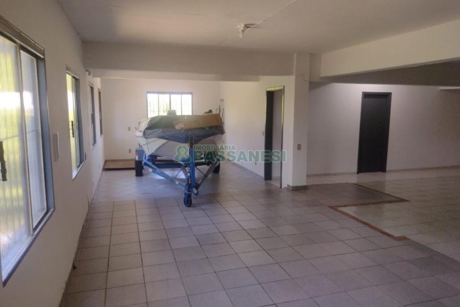 Casa com 892m², 7 dormitórios, 4 vagas, no bairro Petrópolis em Caxias do Sul para Alugar ou Comprar