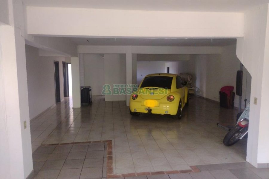 Casa com 892m², 7 dormitórios, 4 vagas, no bairro Petrópolis em Caxias do Sul para Alugar ou Comprar