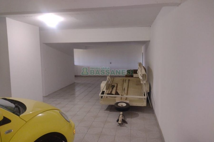 Casa com 892m², 7 dormitórios, 4 vagas, no bairro Petrópolis em Caxias do Sul para Alugar ou Comprar