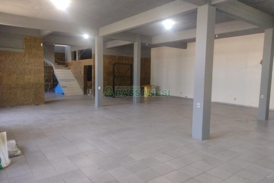 Casa com 892m², 7 dormitórios, 4 vagas, no bairro Petrópolis em Caxias do Sul para Alugar ou Comprar
