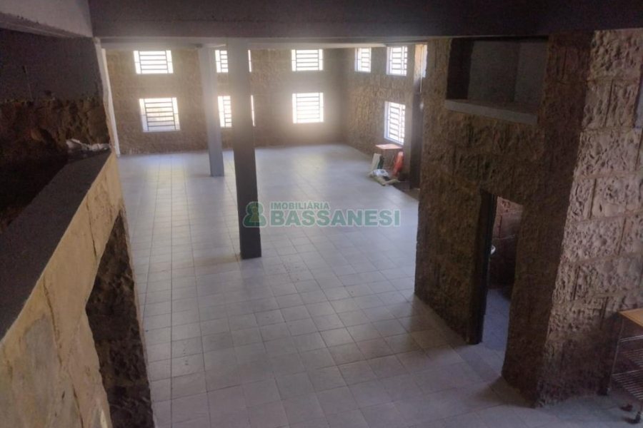 Casa com 892m², 7 dormitórios, 4 vagas, no bairro Petrópolis em Caxias do Sul para Alugar ou Comprar