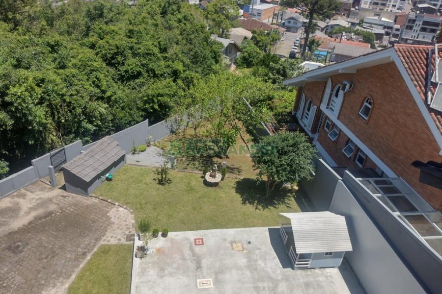 Casa com 892m², 7 dormitórios, 4 vagas, no bairro Petrópolis em Caxias do Sul para Alugar ou Comprar