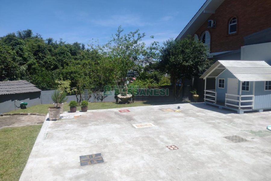 Casa com 892m², 7 dormitórios, 4 vagas, no bairro Petrópolis em Caxias do Sul para Alugar ou Comprar