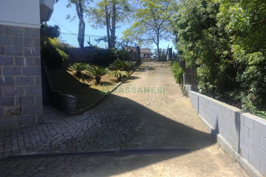 Casa com 892m², 7 dormitórios, 4 vagas, no bairro Petrópolis em Caxias do Sul para Alugar ou Comprar