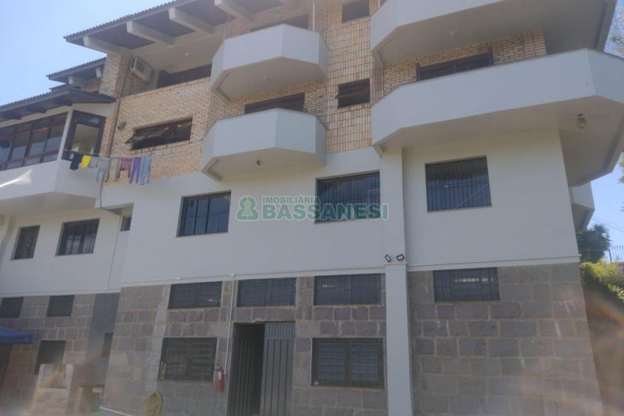 Casa com 892m², 7 dormitórios, 4 vagas, no bairro Petrópolis em Caxias do Sul para Alugar ou Comprar