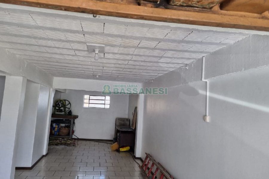 Casa com 172m², 3 dormitórios, no bairro Charqueadas em Caxias do Sul para Comprar