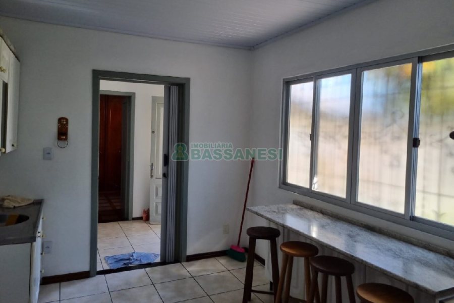 Casa com 172m², 3 dormitórios, no bairro Charqueadas em Caxias do Sul para Comprar