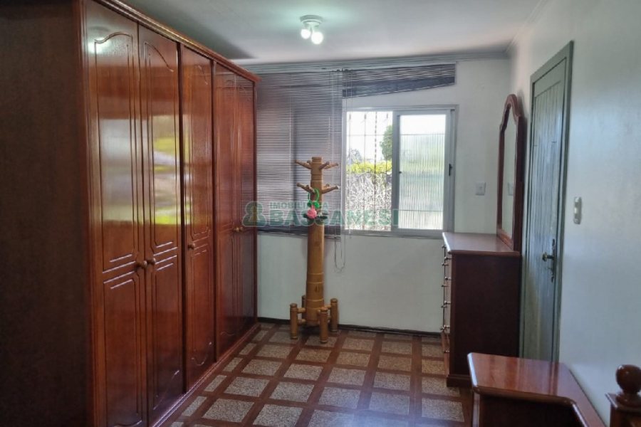 Casa com 172m², 3 dormitórios, no bairro Charqueadas em Caxias do Sul para Comprar