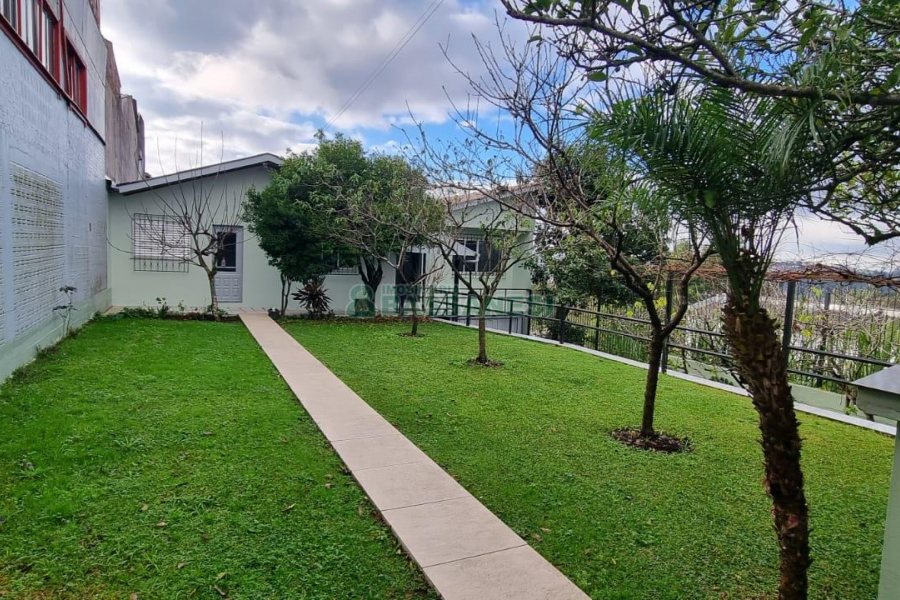 Casa com 172m², 3 dormitórios, 2 vagas, no bairro Charqueadas em Caxias do Sul para Comprar