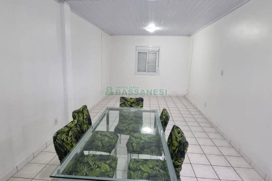 Casa com 172m², 3 dormitórios, 2 vagas, no bairro Charqueadas em Caxias do Sul para Comprar