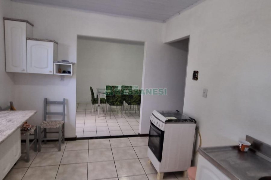 Casa com 172m², 3 dormitórios, 2 vagas, no bairro Charqueadas em Caxias do Sul para Comprar