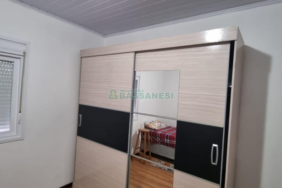 Casa com 172m², 3 dormitórios, 2 vagas, no bairro Charqueadas em Caxias do Sul para Comprar