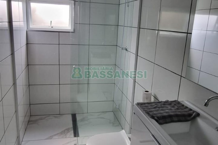 Casa com 172m², 3 dormitórios, 2 vagas, no bairro Charqueadas em Caxias do Sul para Comprar