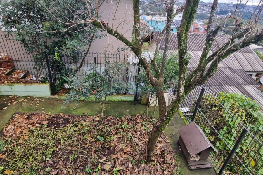Casa com 172m², 3 dormitórios, 2 vagas, no bairro Charqueadas em Caxias do Sul para Comprar