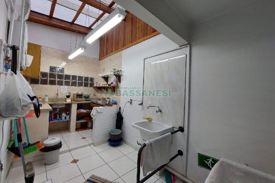 Loja Mobiliada com 120m², no bairro São Pelegrino em Caxias do Sul para Alugar