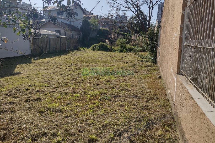 Terreno com 360m², no bairro Desvio Rizzo em Caxias do Sul para Alugar ou Comprar