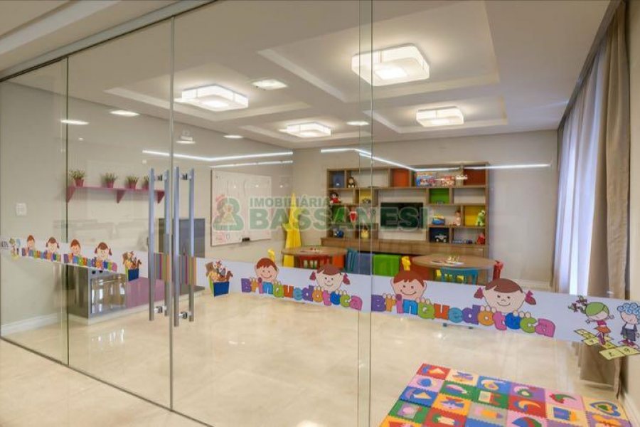 Apto Mobiliado com 85m², 2 dormitórios, 2 vagas, no bairro Panazzolo em Caxias do Sul para Comprar