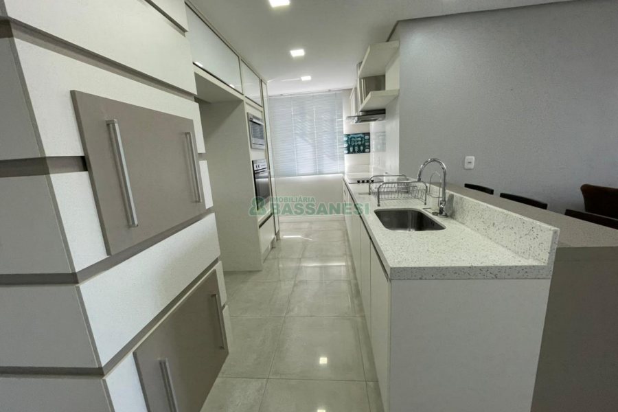 Apto Mobiliado com 85m², 2 dormitórios, 2 vagas, no bairro Panazzolo em Caxias do Sul para Comprar