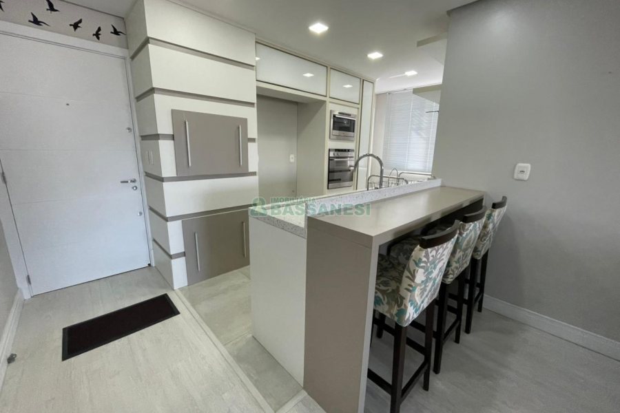 Apto Mobiliado com 85m², 2 dormitórios, 2 vagas, no bairro Panazzolo em Caxias do Sul para Comprar