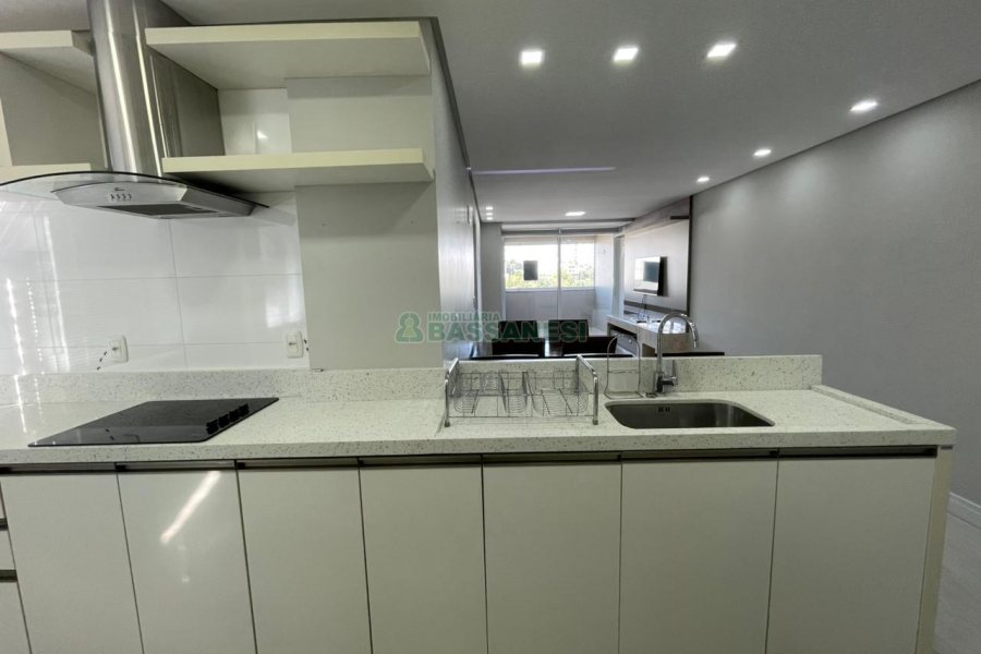 Apto Mobiliado com 85m², 2 dormitórios, 2 vagas, no bairro Panazzolo em Caxias do Sul para Comprar