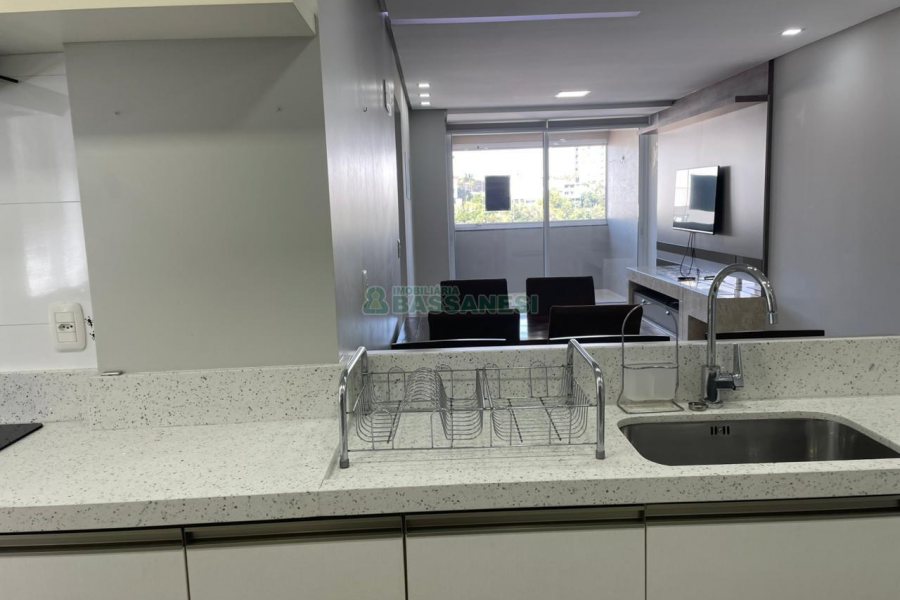 Apto Mobiliado com 85m², 2 dormitórios, 2 vagas, no bairro Panazzolo em Caxias do Sul para Comprar