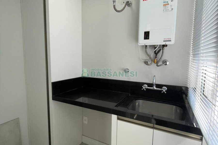 Apto Mobiliado com 85m², 2 dormitórios, 2 vagas, no bairro Panazzolo em Caxias do Sul para Comprar